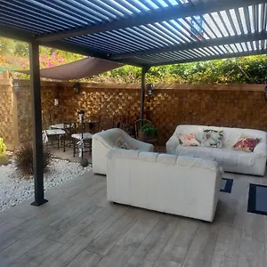 Bonita En Esquina , Marbella España